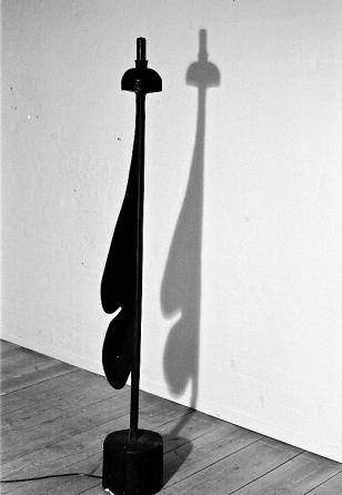 Uden titel 1984, skulptur m/lys, bemalet gips