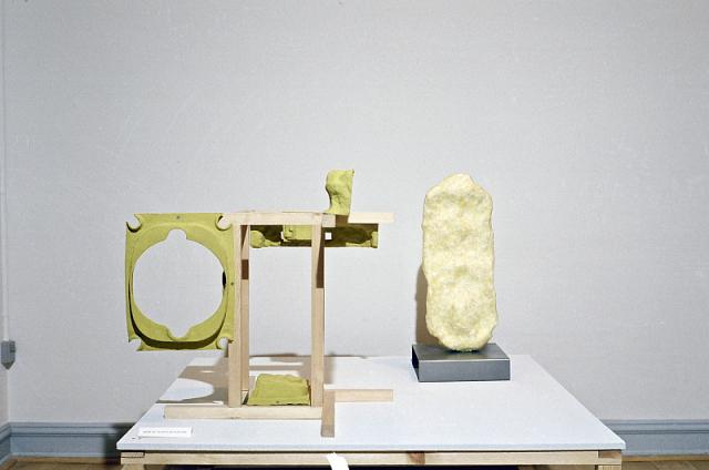Skulpturpar', 1987, h: 100 og 70 cm  (reg. 20 a og b)