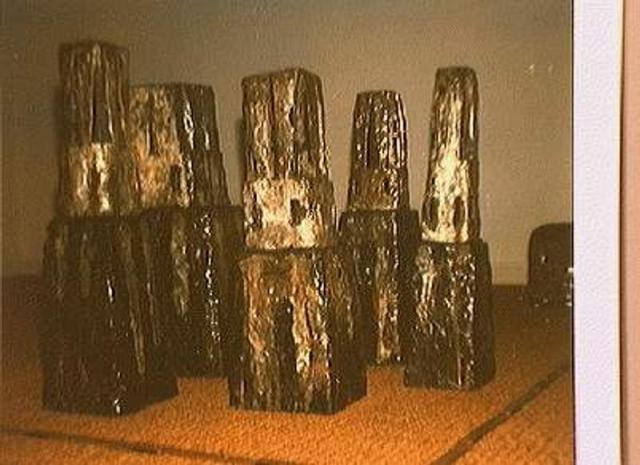 Facader 1985, 11 husfacader - Raku, brændt ler