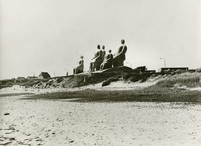 "Mennesker på en strandbred". 1954. Forstudie til Mennesker ved Havet.