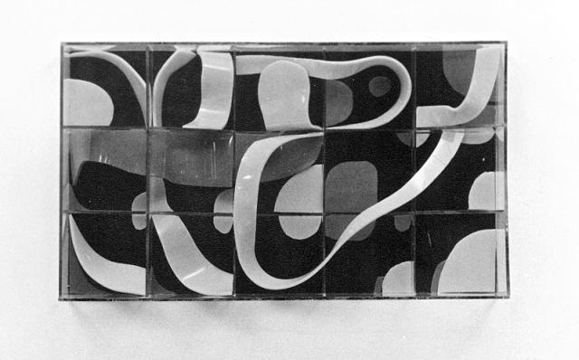 Relief i transparent og farvet acryl