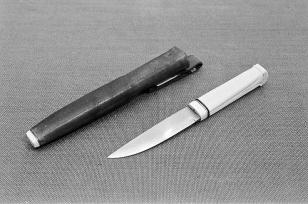 Kniv med skede