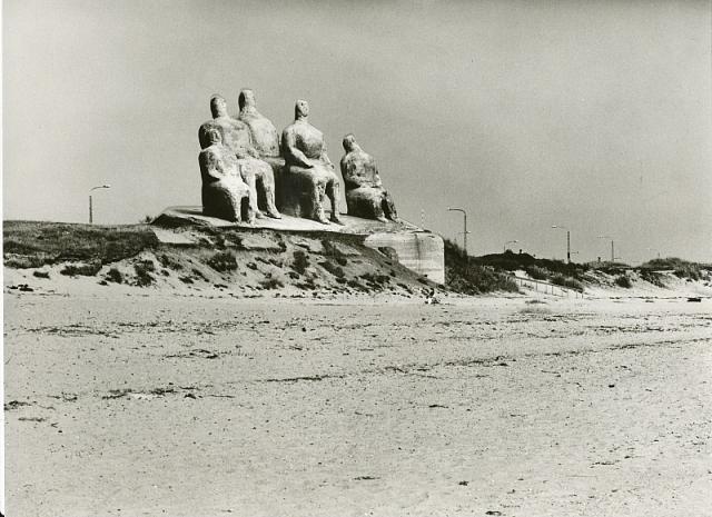 "Mennesker på en strandbred". 1954. Forstudie til Mennesker ved Havet.