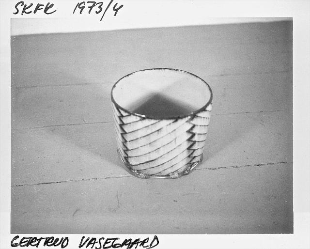 Grå, blå og sort cylinder